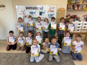 Starszaki otrzymały dyplomy z okazji dnia matematyki